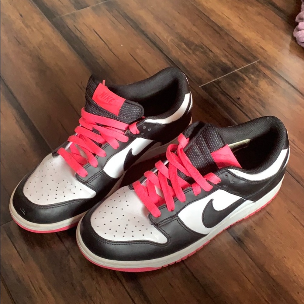 Nike - Picture 2 of 3